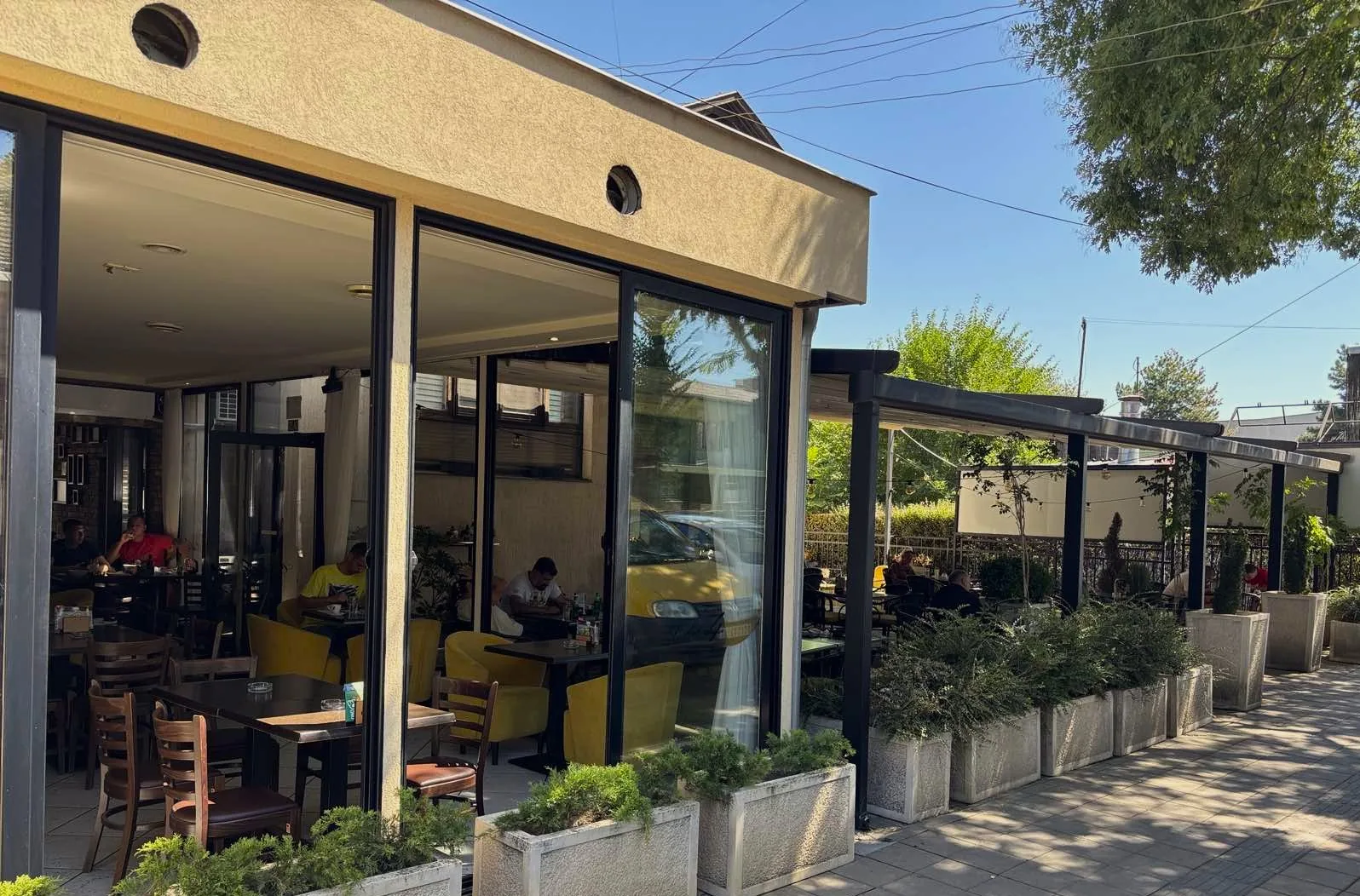 Restoran spolja